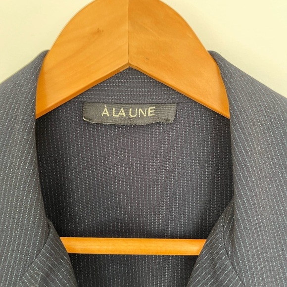 À la une Navy Blue Vintage Black Button-Up Blouse with shoulder pads size medium - Picture 4 of 4